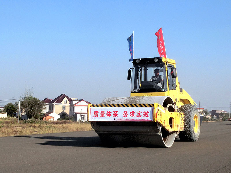 振動壓路機(jī)